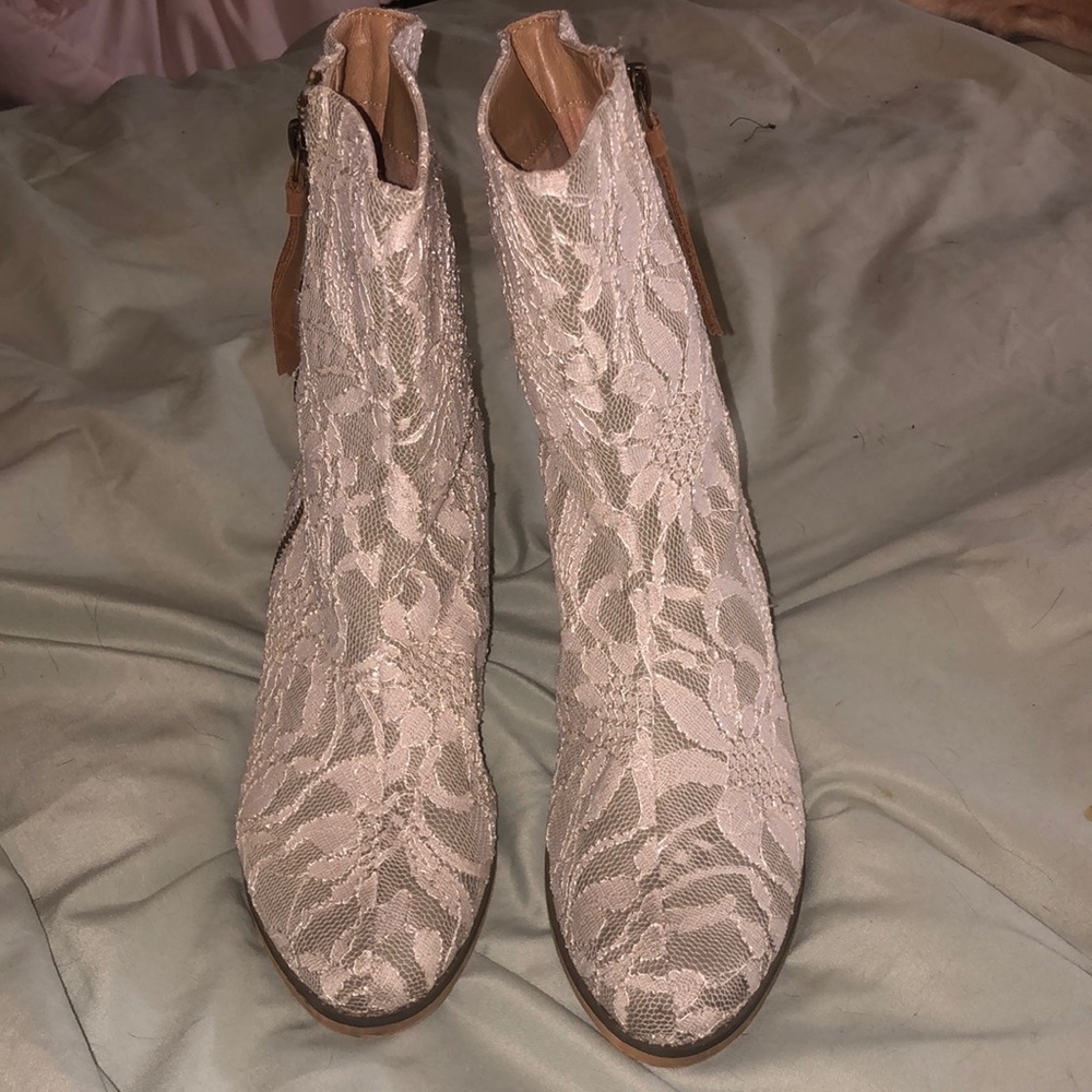Joyfolie White and Gray lace Woman’s Boots.
